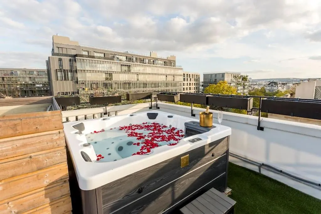 Penthouse 126 Jacuzzi Terrasse Paris 16 Apartment 0*,  France