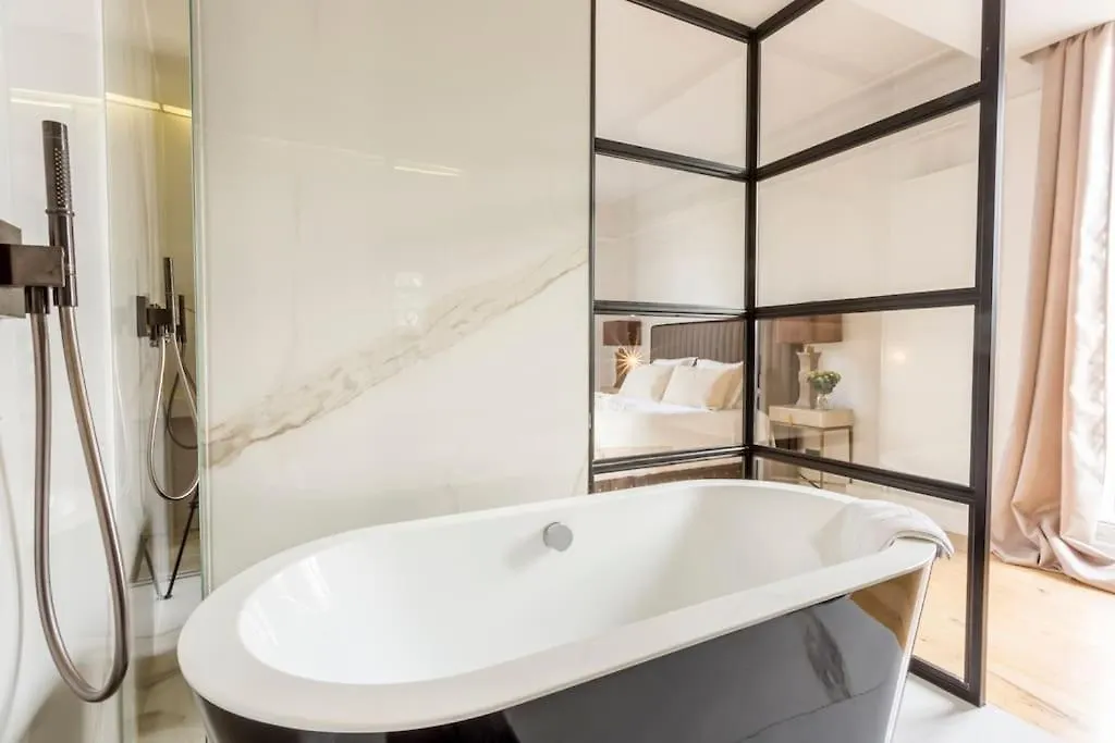 Penthouse 126 Jacuzzi Terrasse Paris 16 Apartment 0*,  France